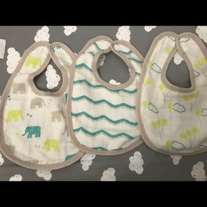 NWOT Aden & Anais Bib set